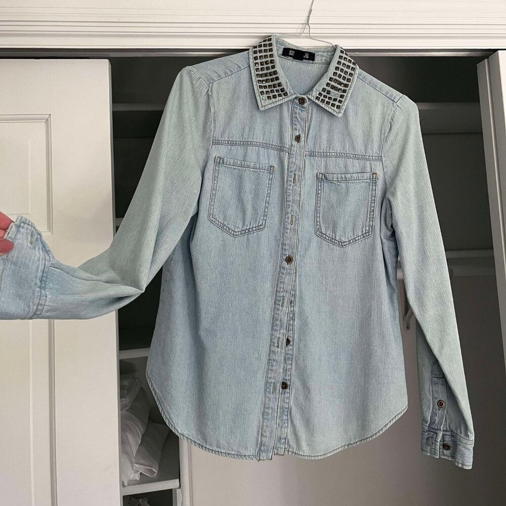 Chambray shirt with neck detail